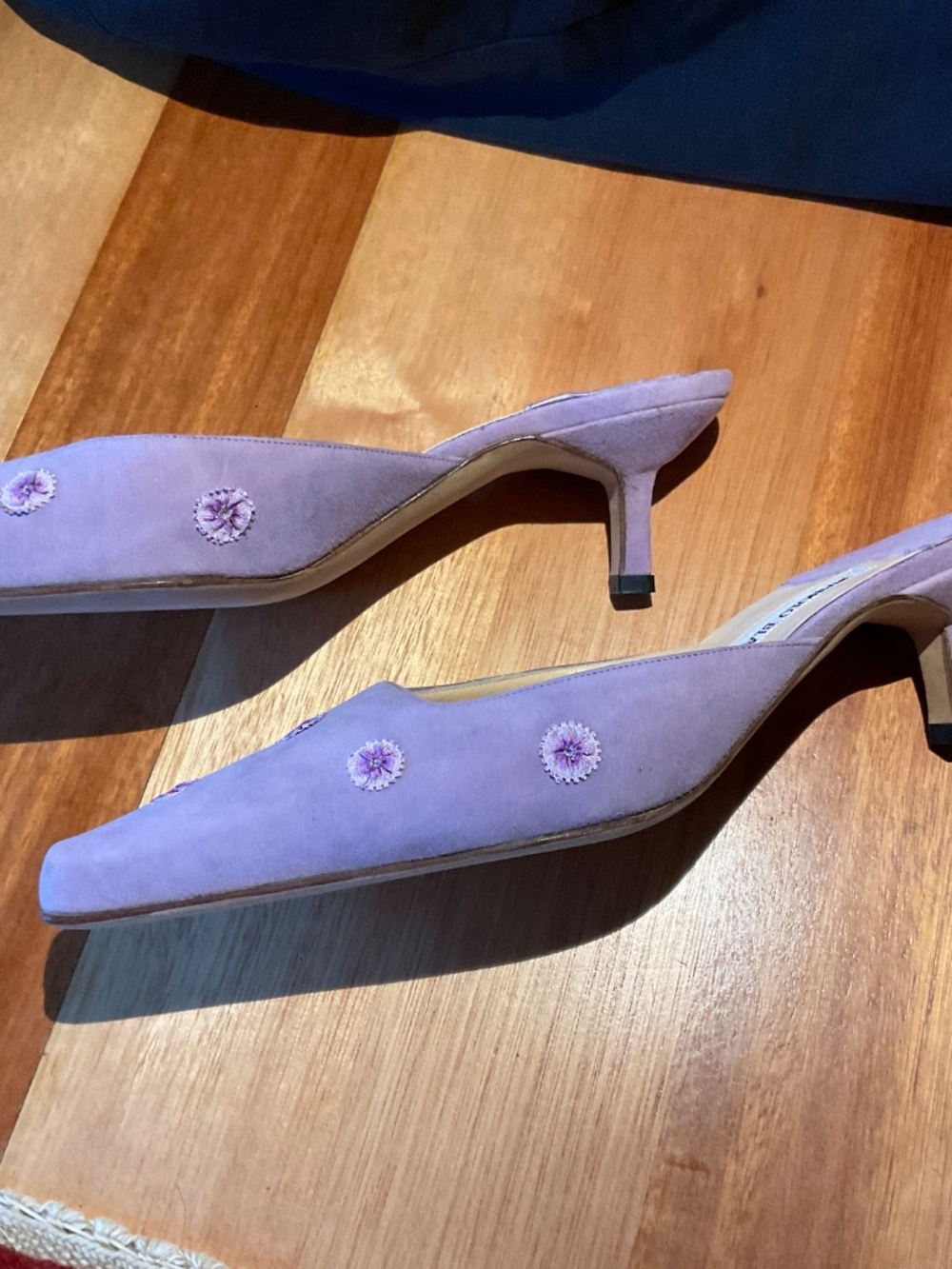 Manolo Blahnik lavender suede 8 1/2 38.5 - Picture 4 of 4